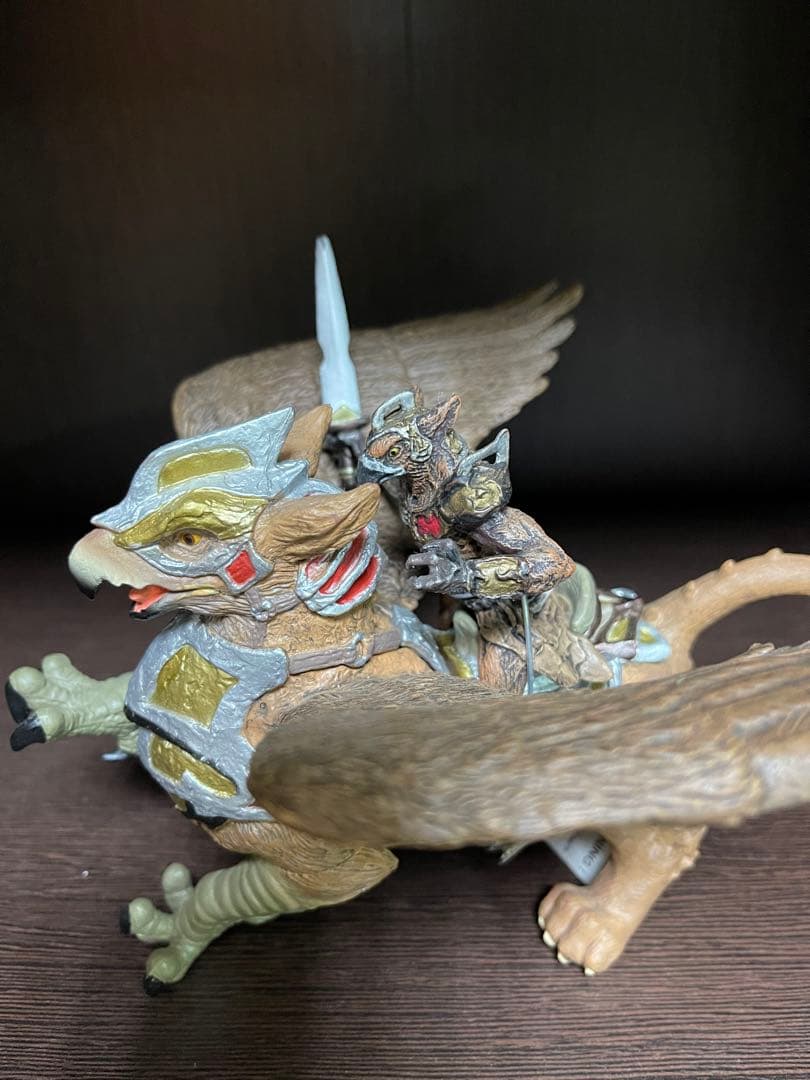 稀少品・グリフォン フィギュア 騎士付き