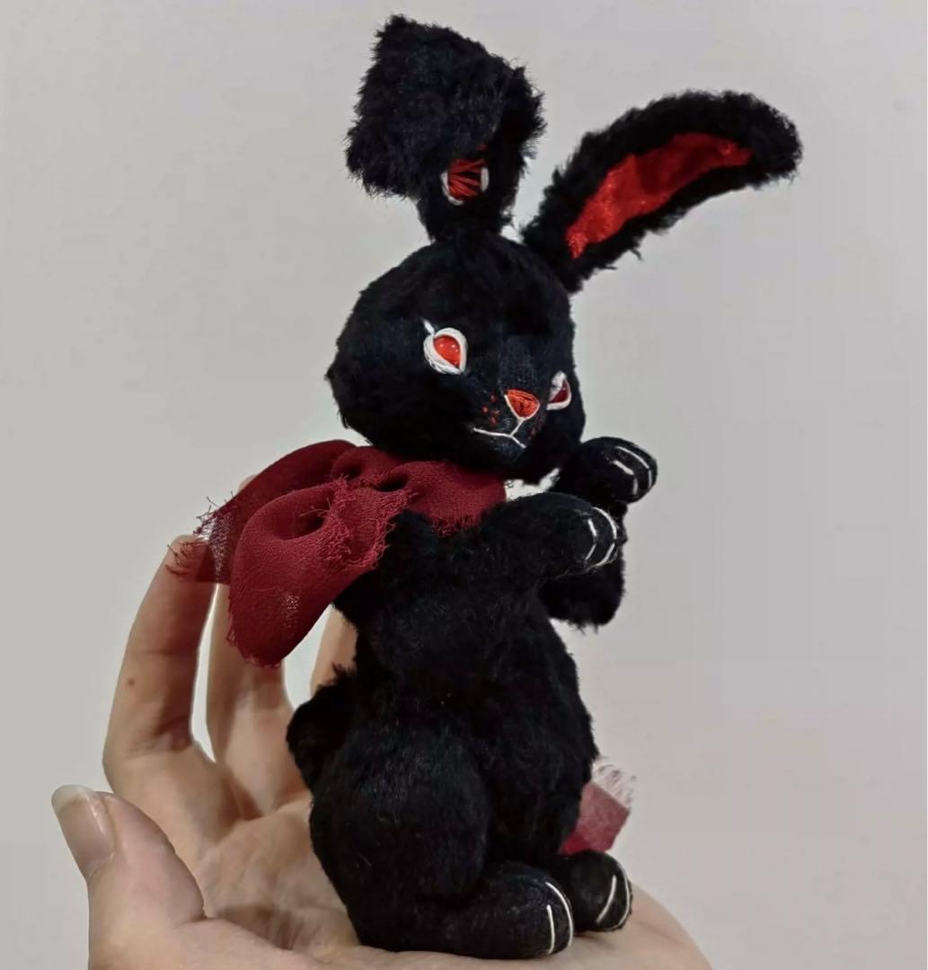 赤目黒兎 アーティストベア ぬいぐるみ ダーク ぬいぐるみ 海外作家様 置物