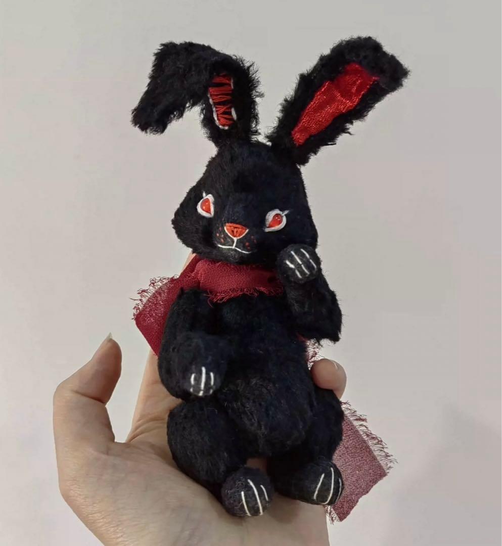 赤目黒兎 アーティストベア ぬいぐるみ ダーク ぬいぐるみ 海外作家様 置物