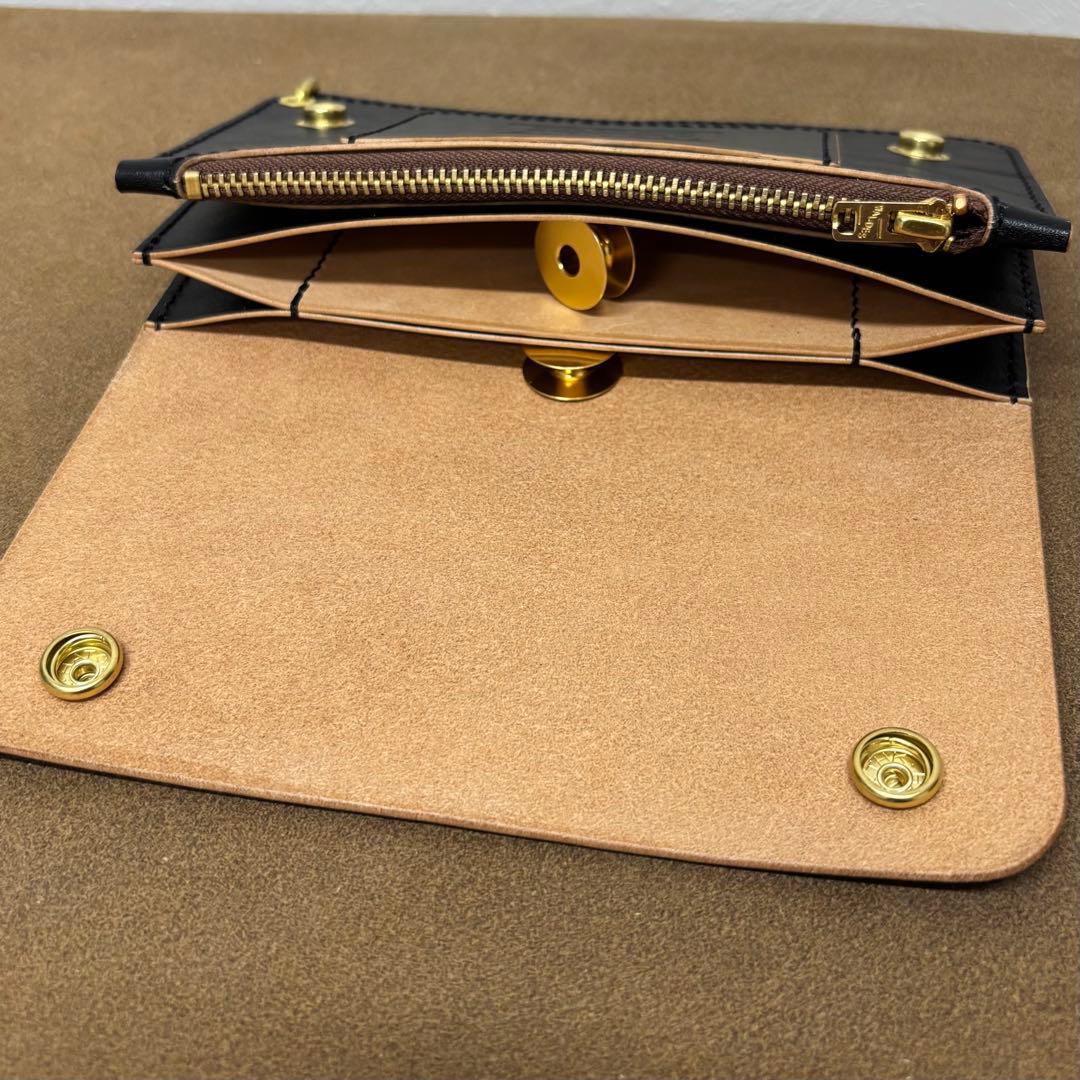 ホースハイド　トラッカーウォレット　黒　茶心　3層　alps