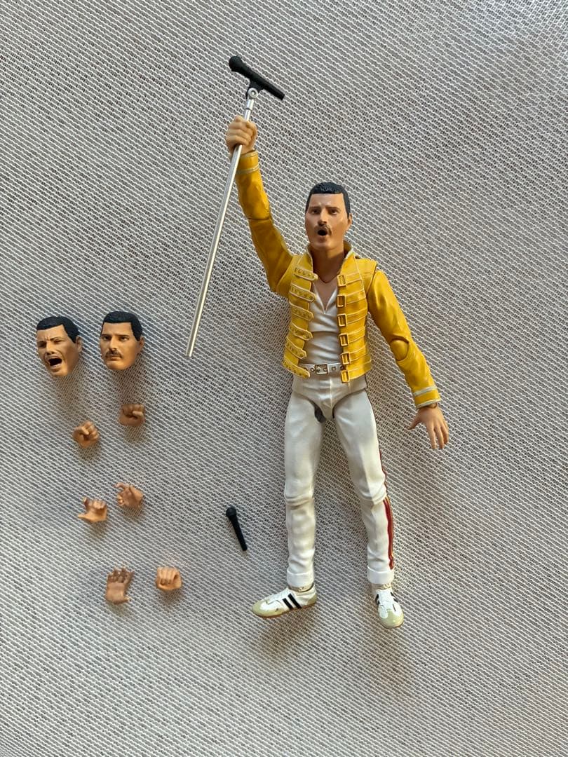 SHFiguartsのFreddie Mercuryフィギュア