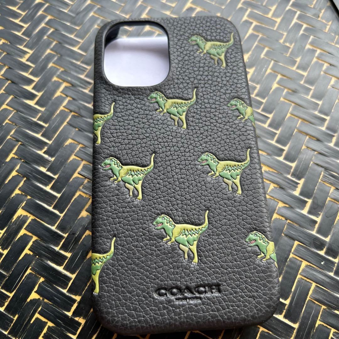 【純正】COACH スリムラップケース iPhone 16 用 恐竜柄
