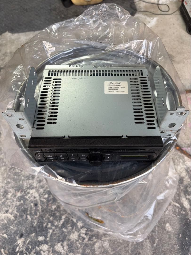 ギガ 24v 純正 AM/FM CD 日野 いすゞ 三菱ふそうUD