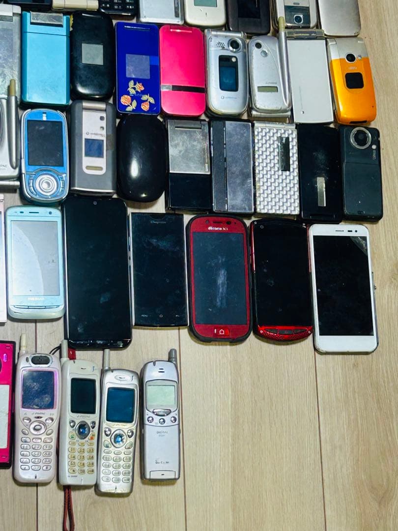 タブレット8台、iPhone10台、携帯73台、アンドロイド13台　ジャンク品