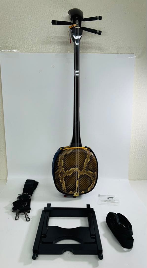 ② 沖縄三線 本蛇革 ケース付き 初心者 入門 蛇皮 本革