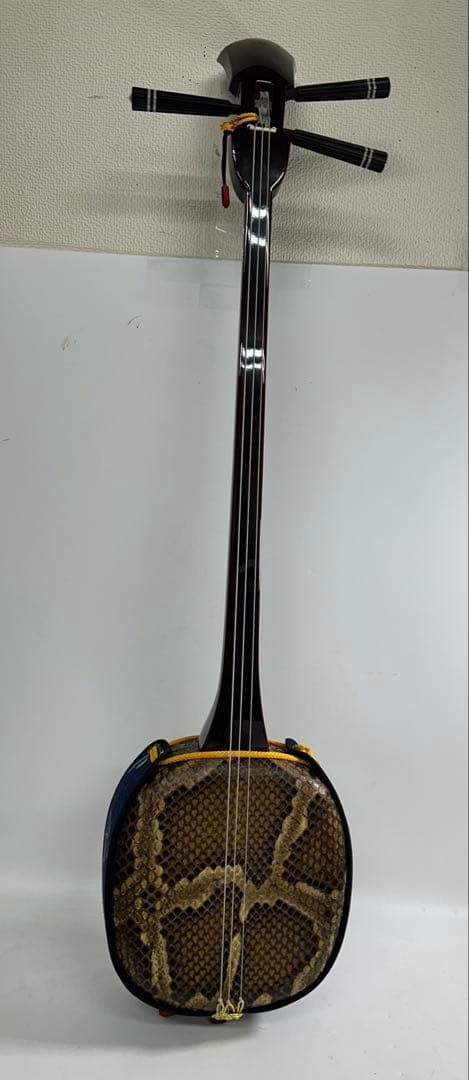 ② 沖縄三線 本蛇革 ケース付き 初心者 入門 蛇皮 本革