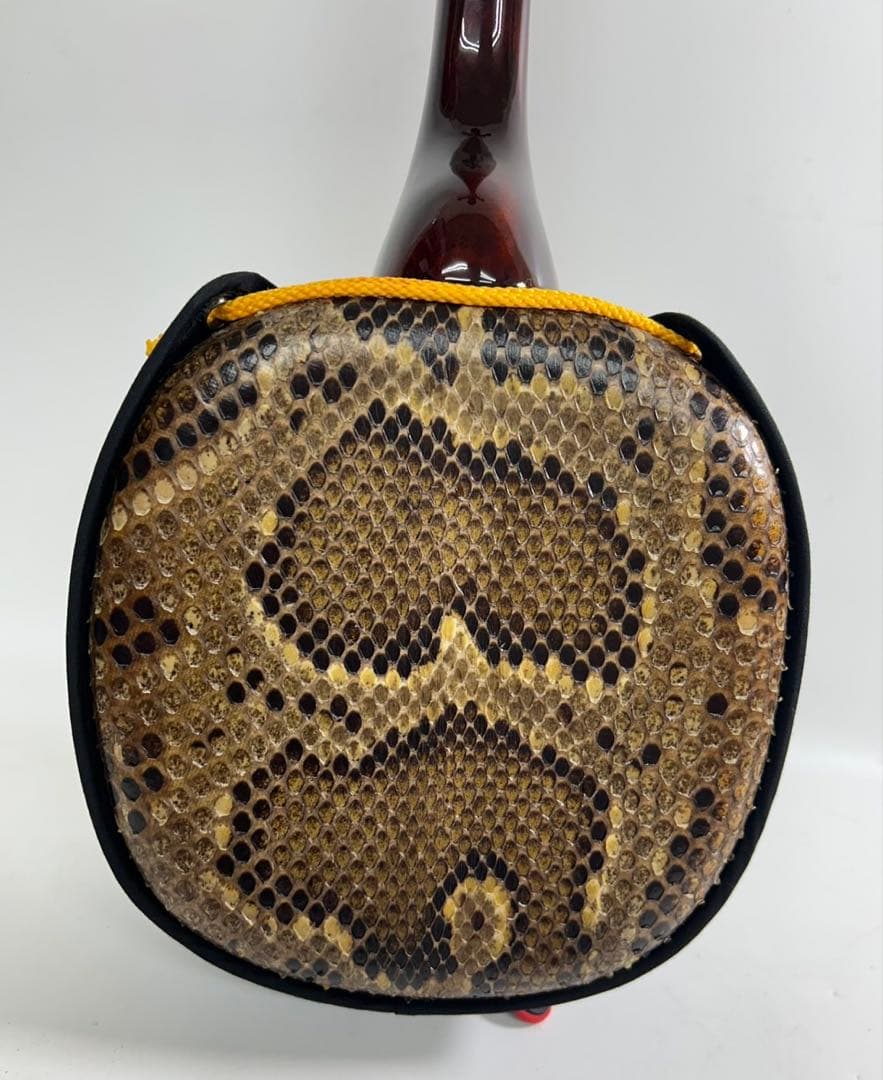 ② 沖縄三線 本蛇革 ケース付き 初心者 入門 蛇皮 本革