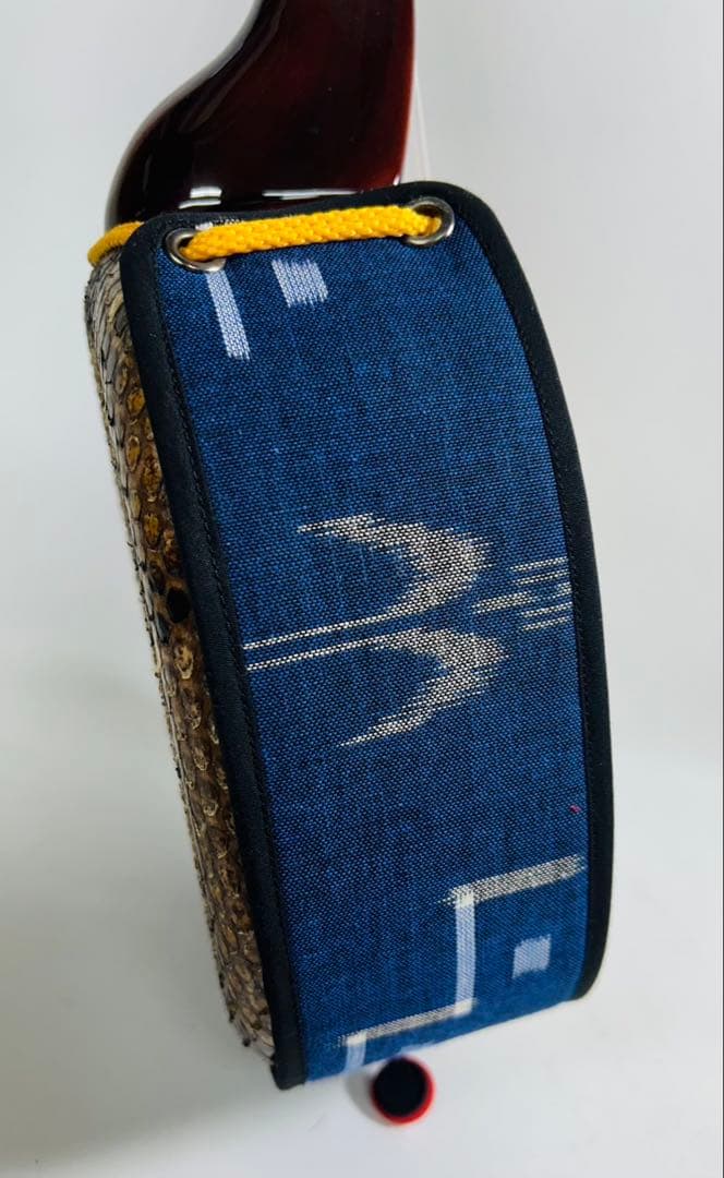 ② 沖縄三線 本蛇革 ケース付き 初心者 入門 蛇皮 本革