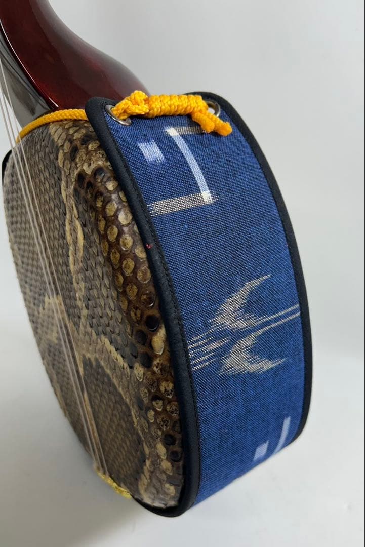 ② 沖縄三線 本蛇革 ケース付き 初心者 入門 蛇皮 本革