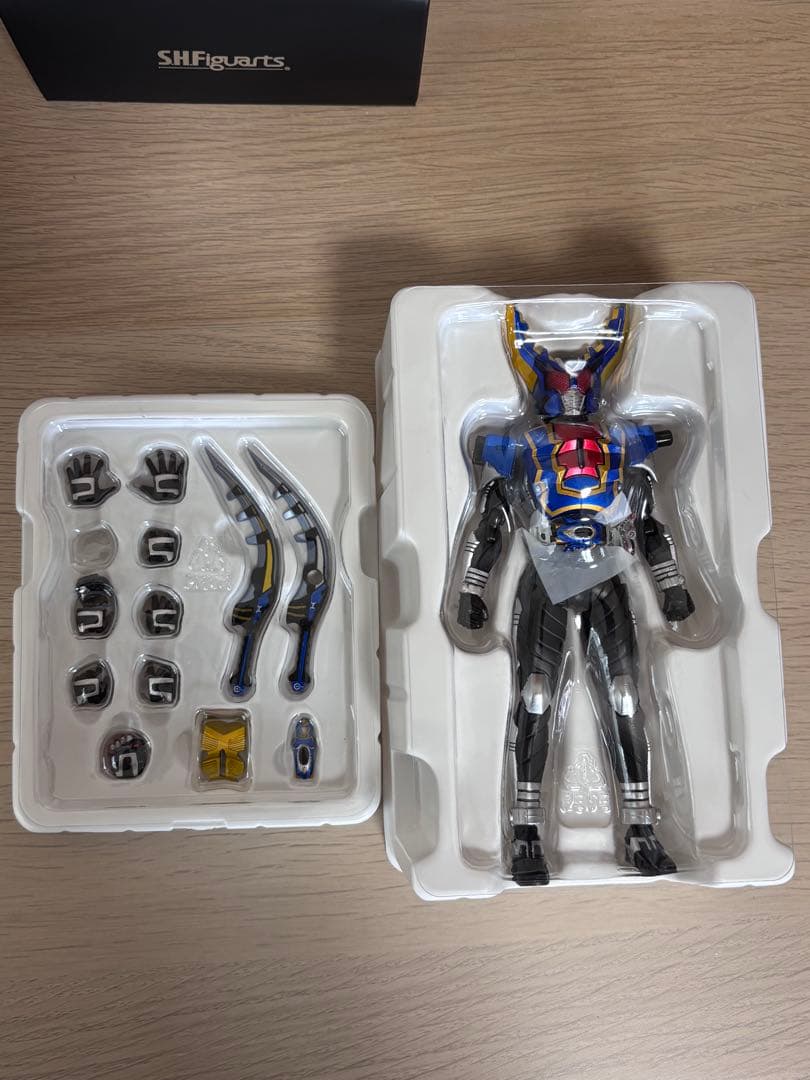 真骨彫　仮面ライダー　ガタック　ハイパーフォームs.h.figuarts