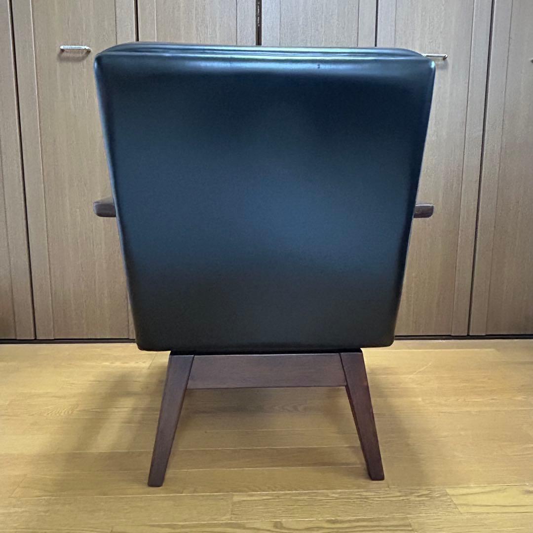 ①レトロデザイン　回転椅子　1人がけ　モダン アームチェア 合成皮革　黒　木製