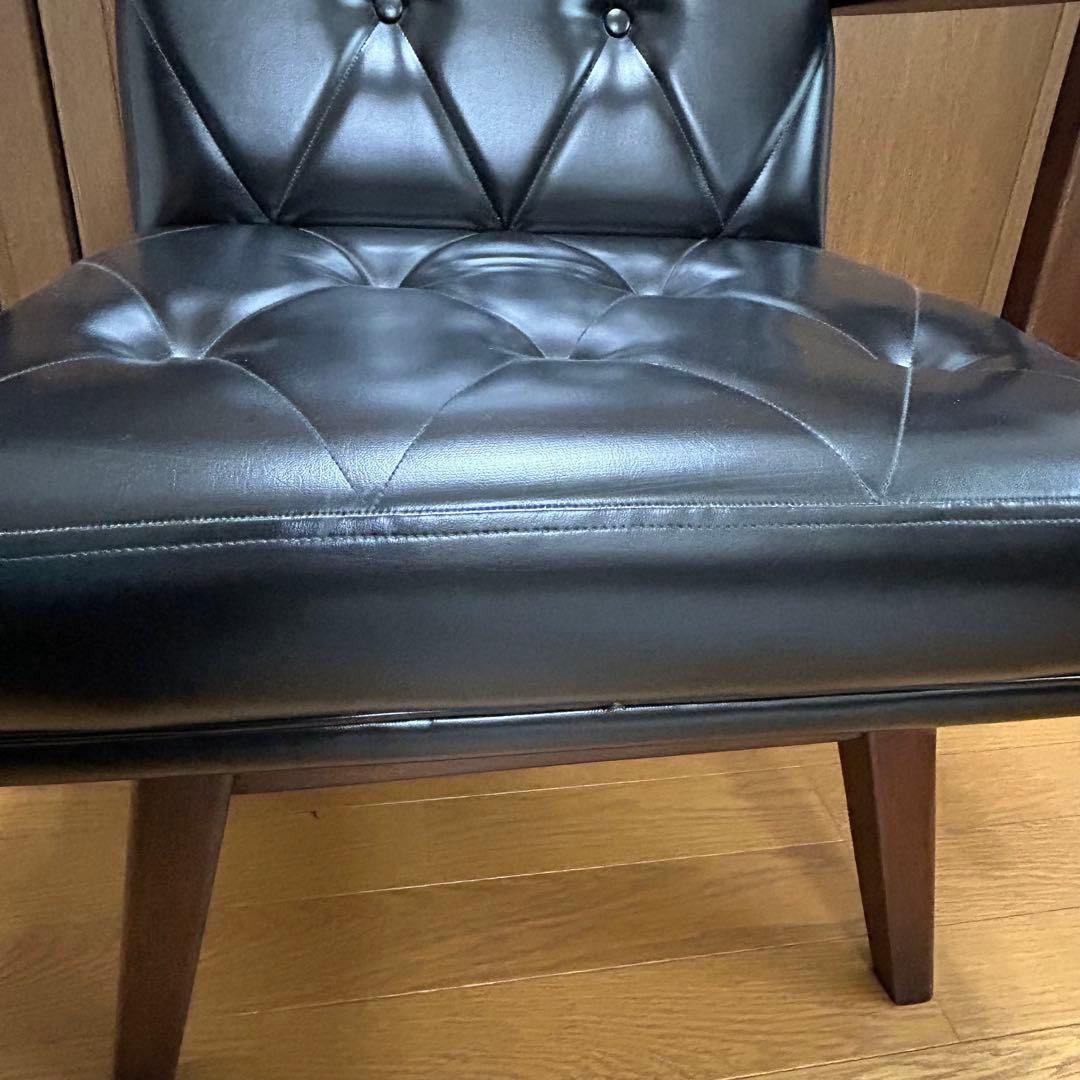 ①レトロデザイン　回転椅子　1人がけ　モダン アームチェア 合成皮革　黒　木製