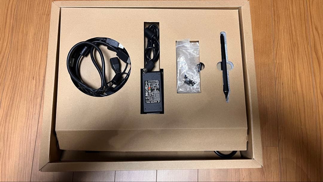 Wacom Cintiq 16 液晶ペンタブレット本体スタンド付き