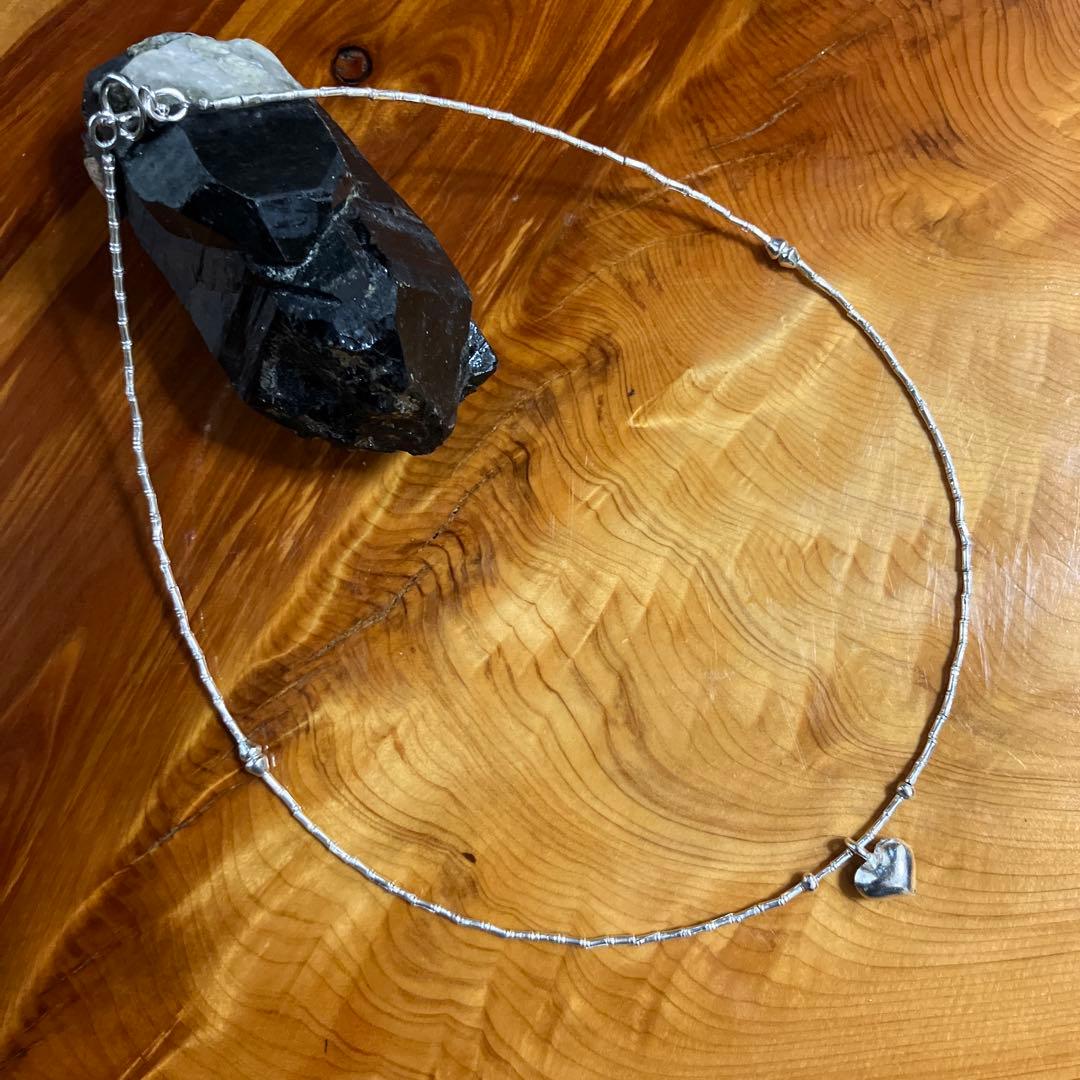 カレンシルバー　シンプルなハートトップ・ネックレス