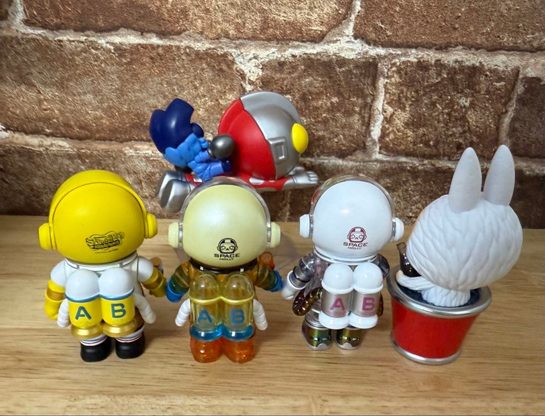 POPMART MEGA SPACE MOLLY 100% ＋ LAPUPU