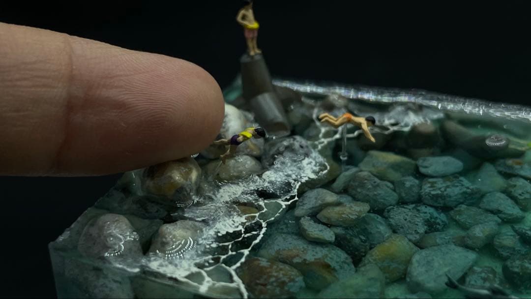 清流で泳ぐ子供たち　ジオラマ