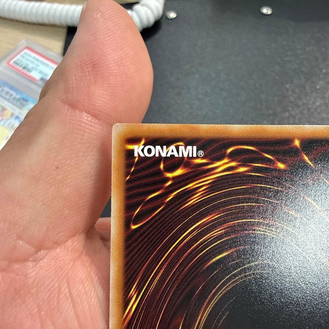 王のしもべ－ブラック・マジシャン　オーバーフレーム　プリズマ