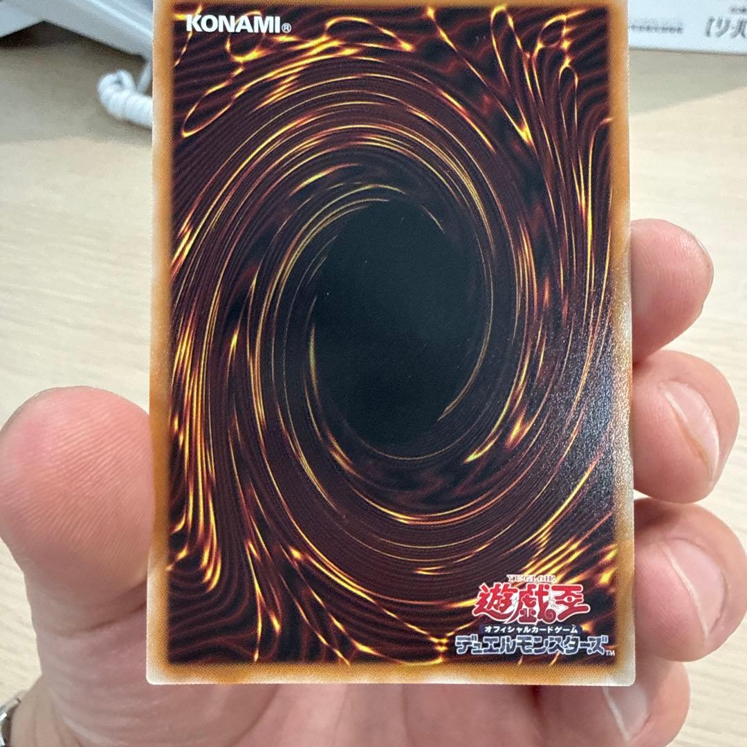 王のしもべ－ブラック・マジシャン　オーバーフレーム　プリズマ