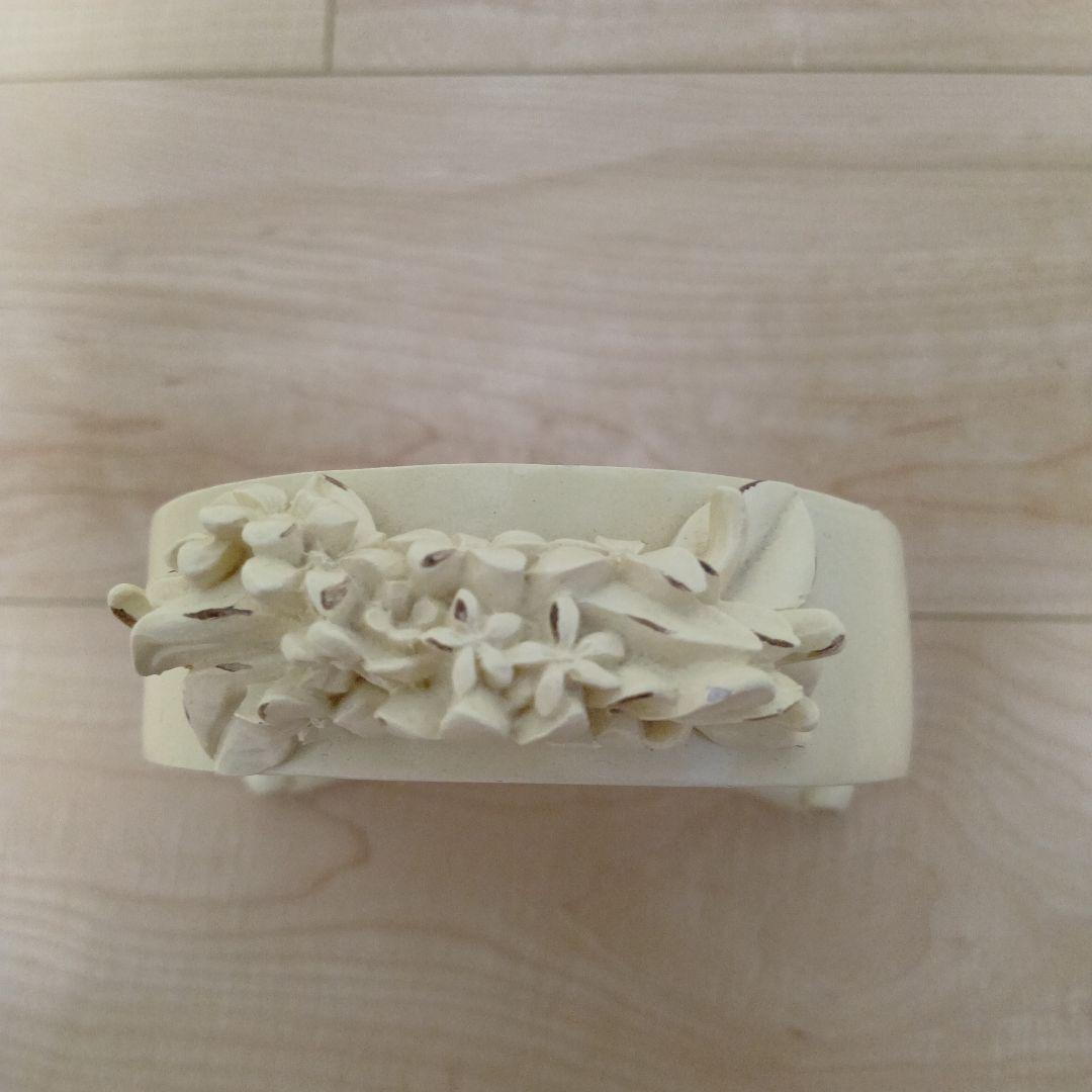 LAURA ASHLEY フラワー装飾 置時計 アイボリー