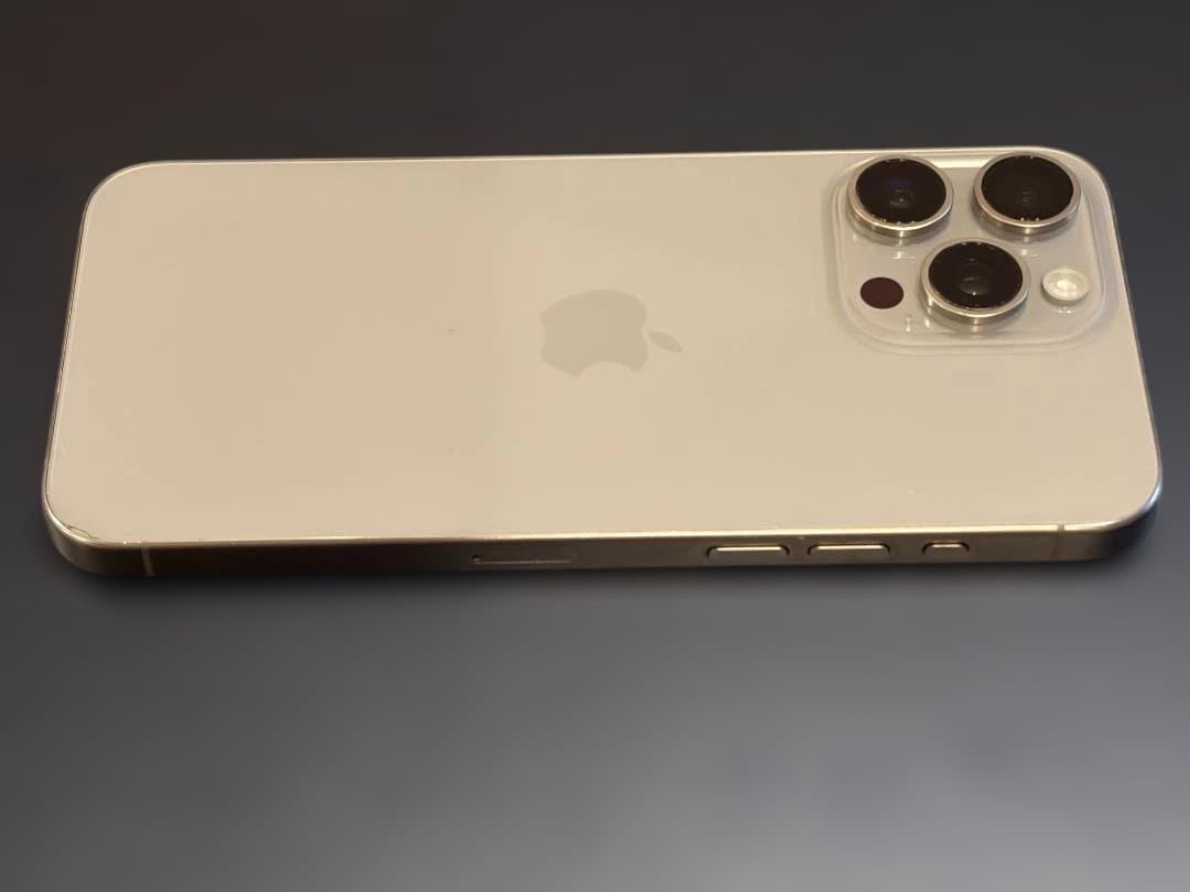 iPhone 15 Pro Max 256GB SIMフリー チタニウム