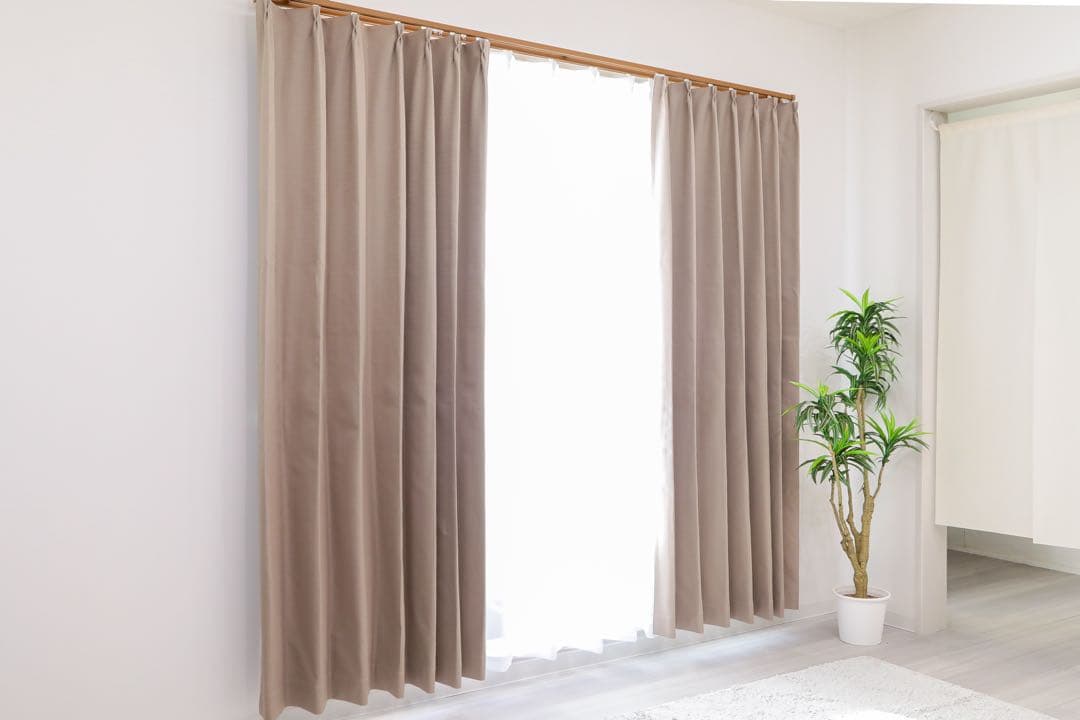 KE　完全遮光・防音・遮熱カーテン　ベージュ　3枚