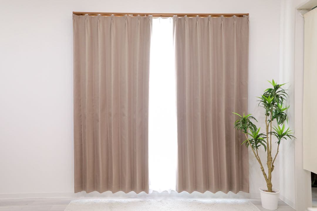 KE　完全遮光・防音・遮熱カーテン　ベージュ　3枚