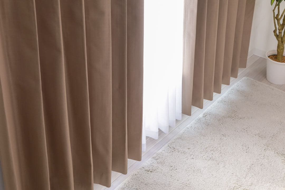 KE　完全遮光・防音・遮熱カーテン　ベージュ　3枚