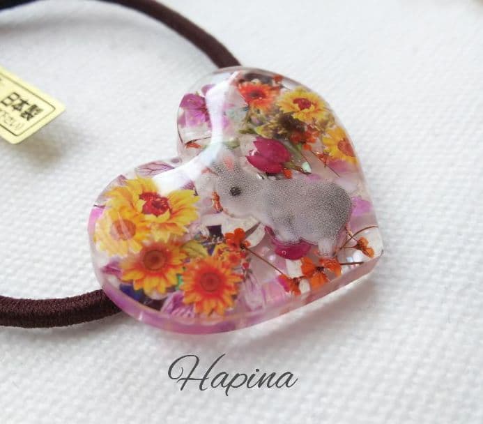 ひまわり畑のうさぎちゃんハートレジンヘアゴム