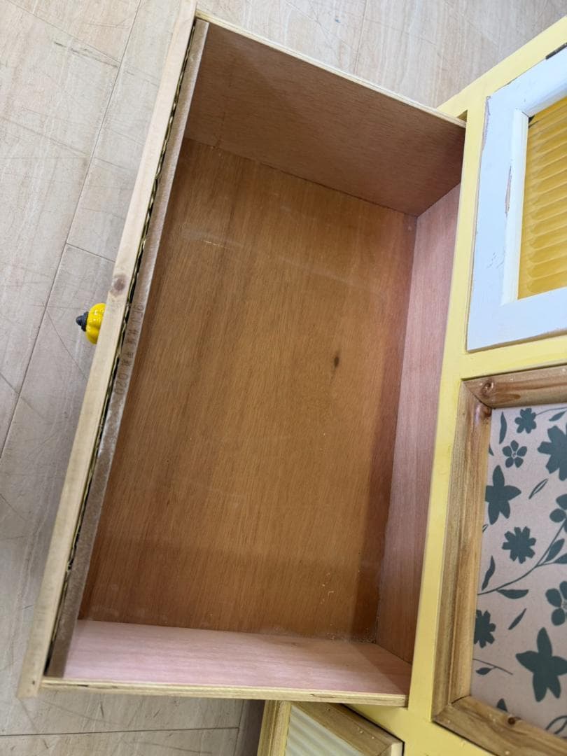 カントリー　キャビネット　リビングボード　レトロ　棚　イエロー　引出　ラック　黄