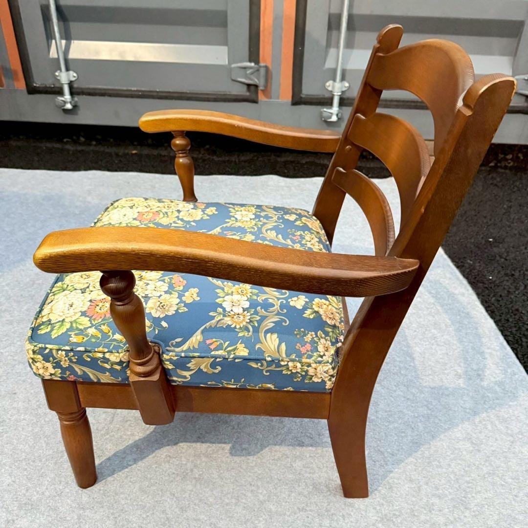 【飛騨産業 キツツキ】花柄 木製アームチェア クラシックチェア キャスターなし