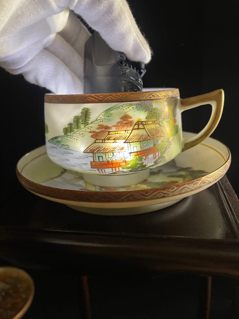 九谷焼コーヒーカップ　明治時代輸出品　手書き風景画　細密画　金彩　金蘭手