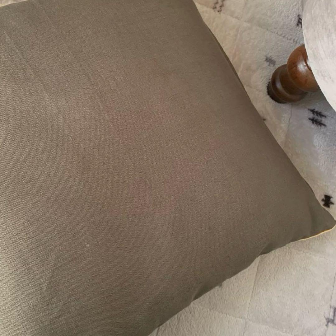 クンユ　#966 クッションカバー　44角 ブラックソーン