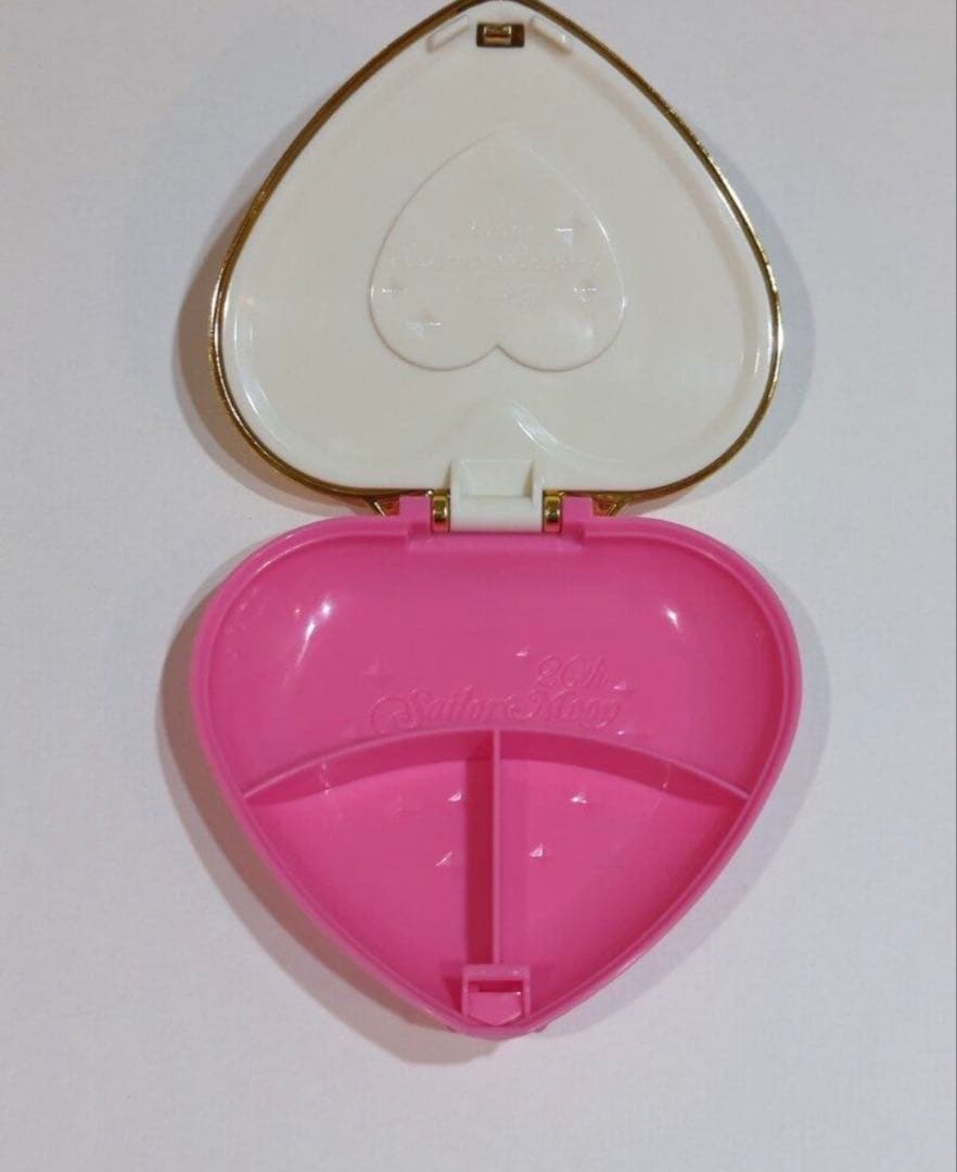 セーラームーン　コズミックハートミラーケース BANDAI 新品未開封