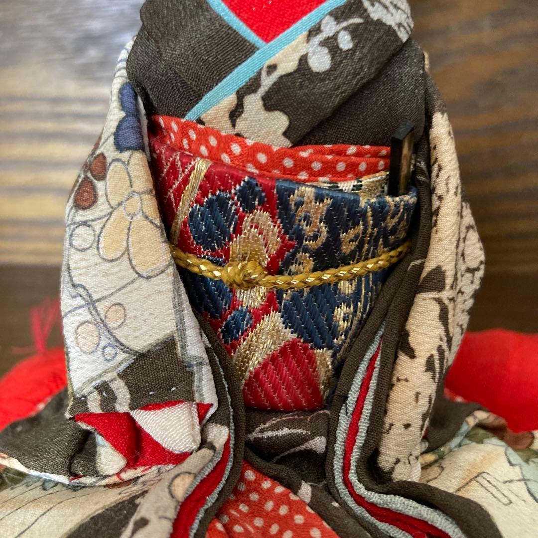 着物を着たウサギの人形