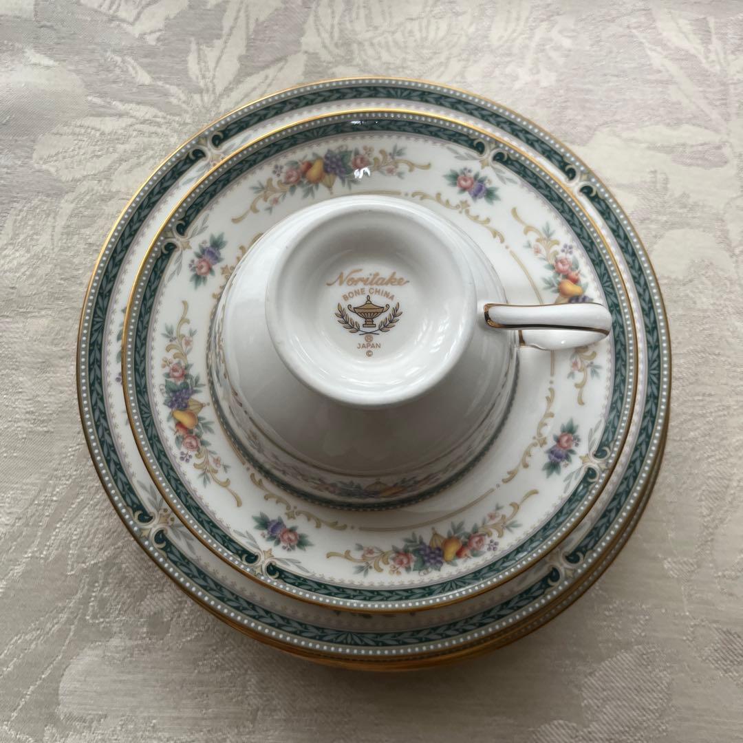 ノリタケ　ティーカップセット　トリオ　4客