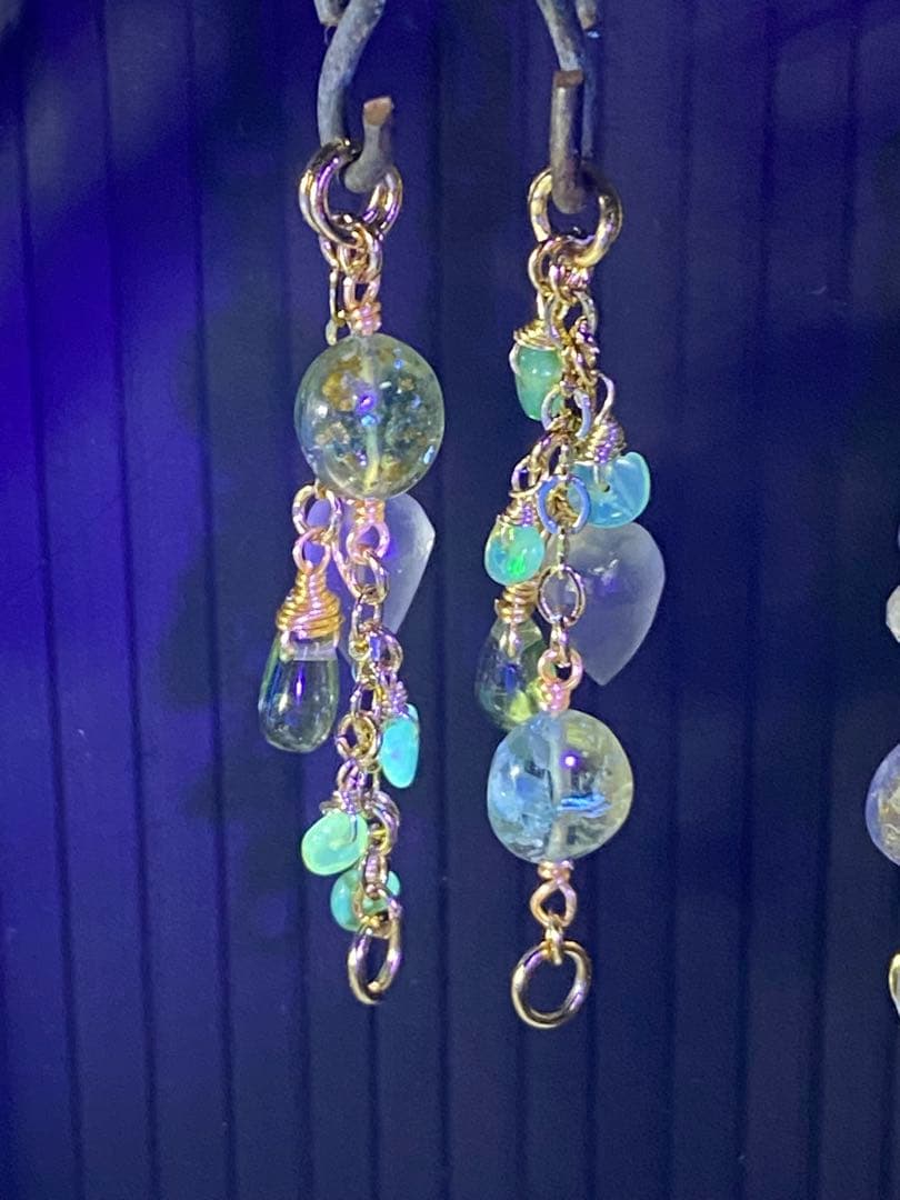 【重ねて愉しむ】ニュアンスグリーン☆天然石ピアス