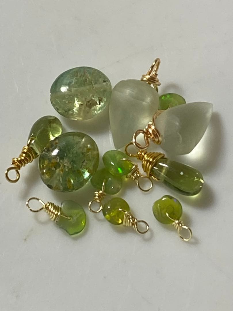 【重ねて愉しむ】ニュアンスグリーン☆天然石ピアス