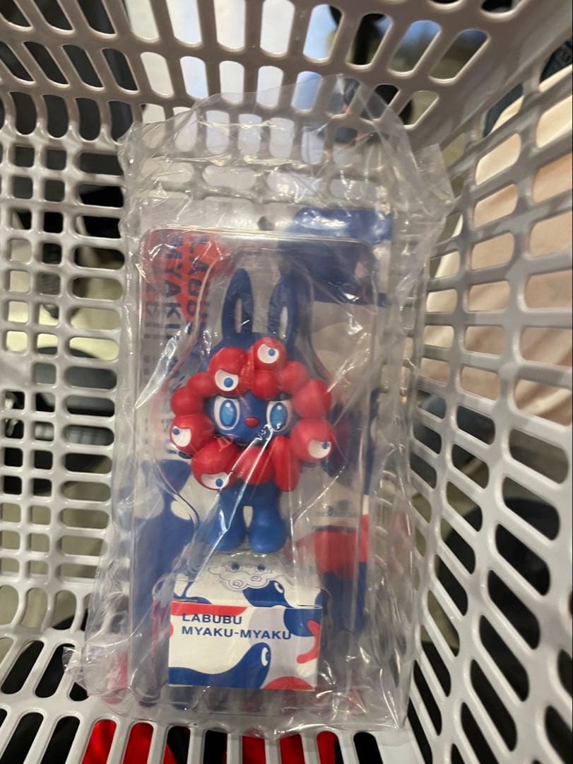 大阪万博限定　LABUBU MYAKU-MYAKU ストラップ付