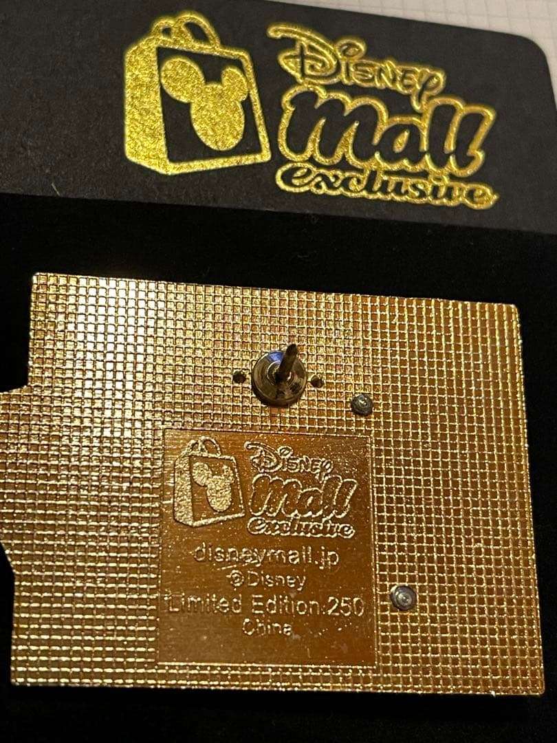 ディズニーモール　限定　レア　２５０個限定　リロ&スティッチ ピンバッジ　ベッド