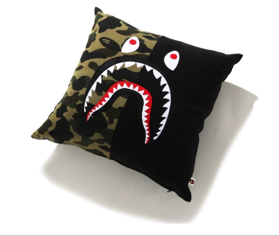 BAPE 1ST CAMO SHARK CUSHIONS クッション