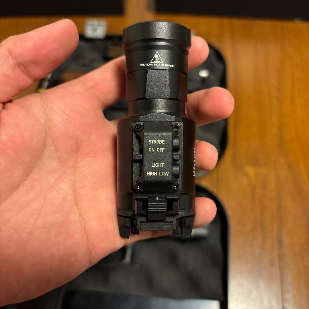 アンブレラ ガスガン　(マガジンあり)・HK45(マガジンあり)・ライト