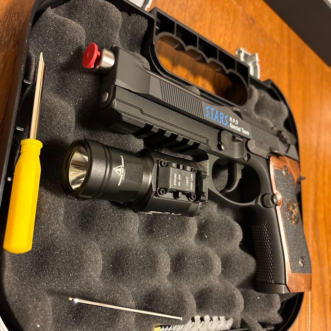 アンブレラ ガスガン　(マガジンあり)・HK45(マガジンあり)・ライト