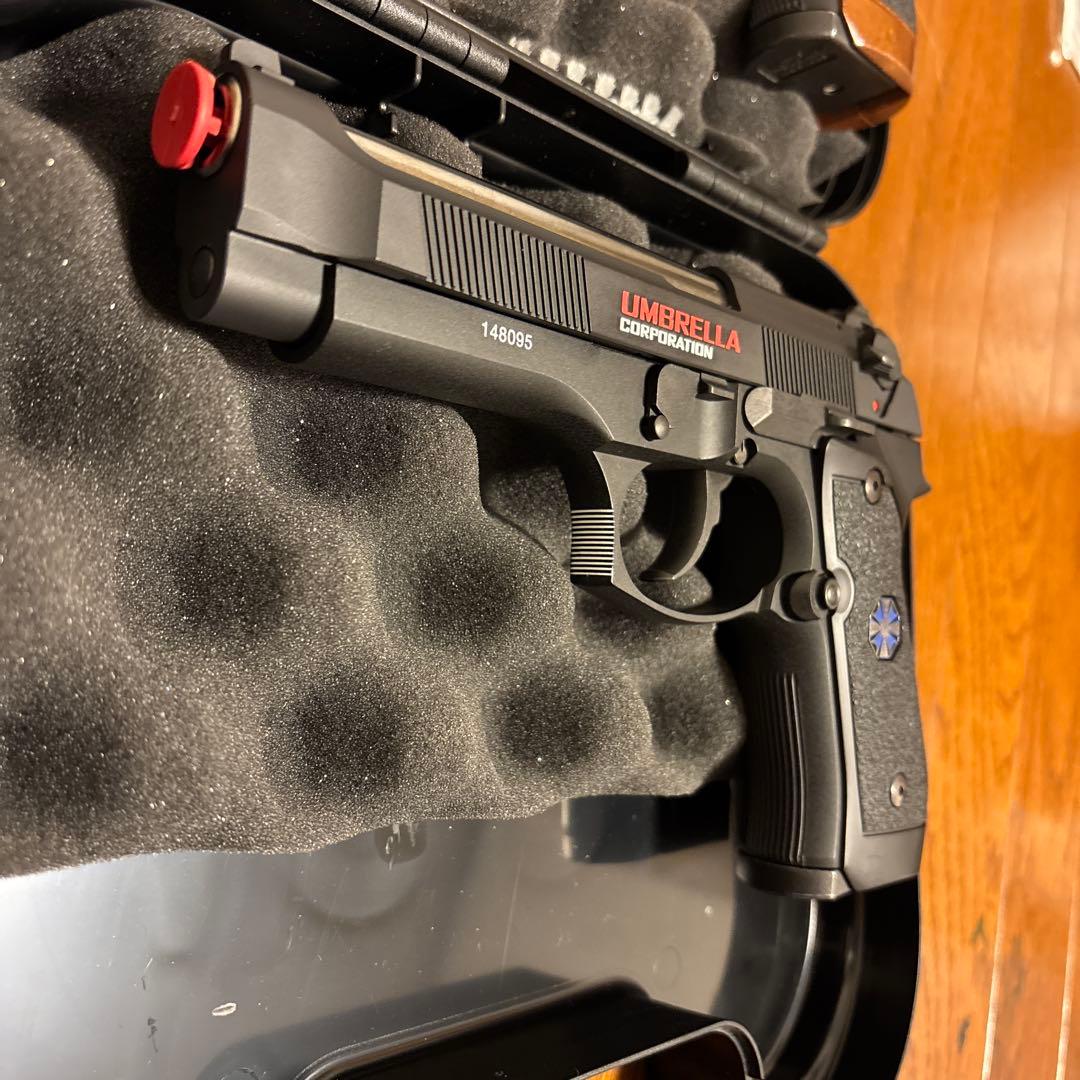 アンブレラ ガスガン　(マガジンあり)・HK45(マガジンあり)・ライト