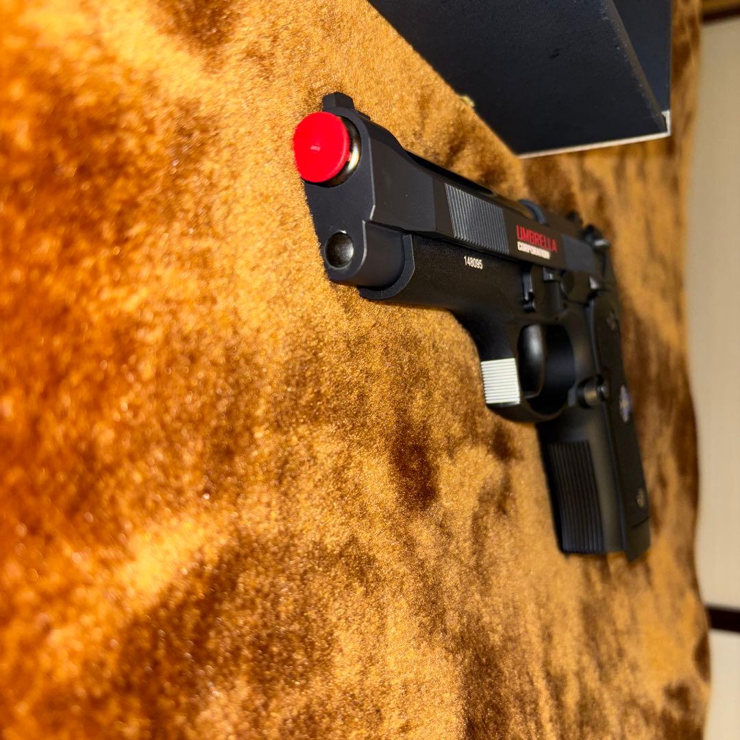 アンブレラ ガスガン　(マガジンあり)・HK45(マガジンあり)・ライト