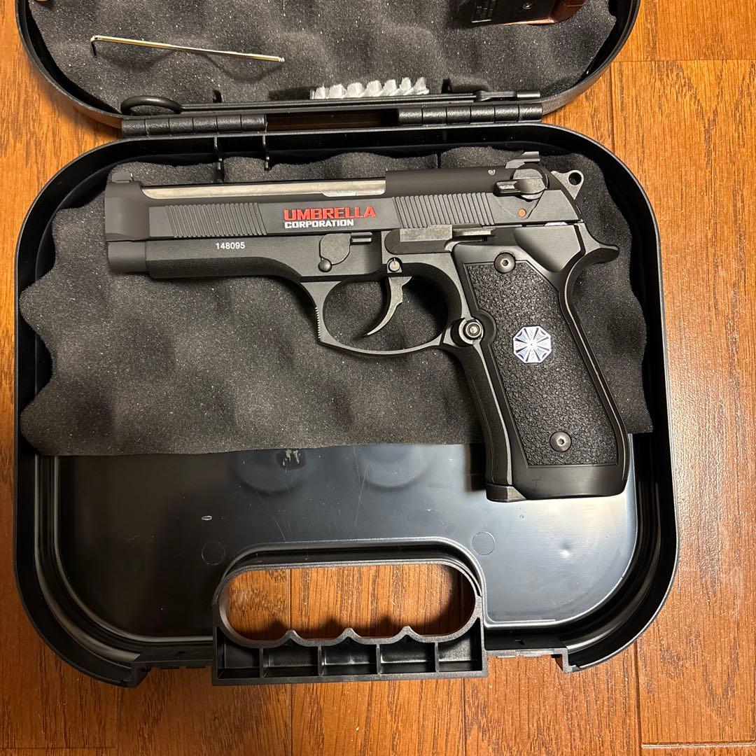 アンブレラ ガスガン　(マガジンあり)・HK45(マガジンあり)・ライト
