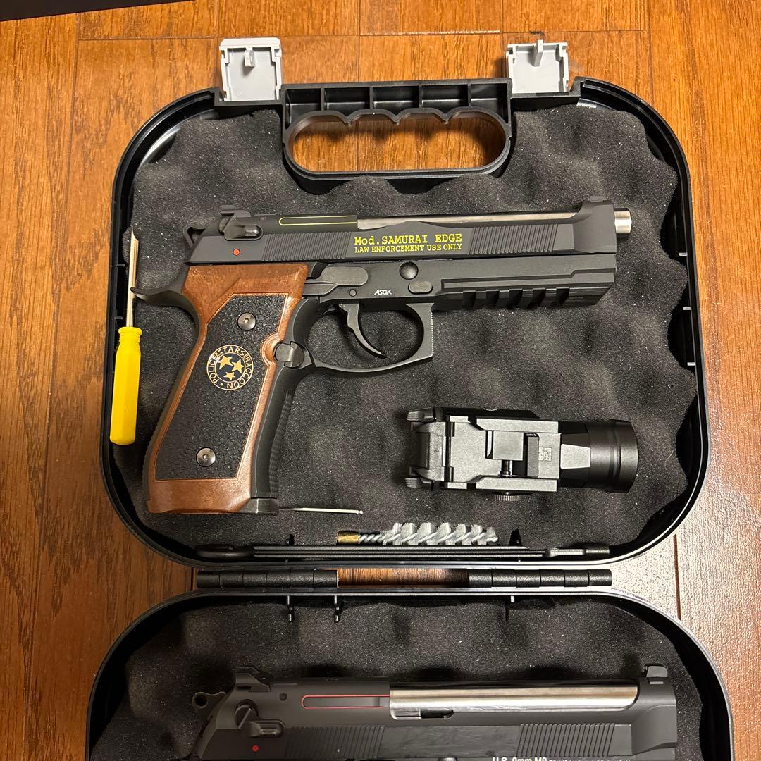 アンブレラ ガスガン　(マガジンあり)・HK45(マガジンあり)・ライト