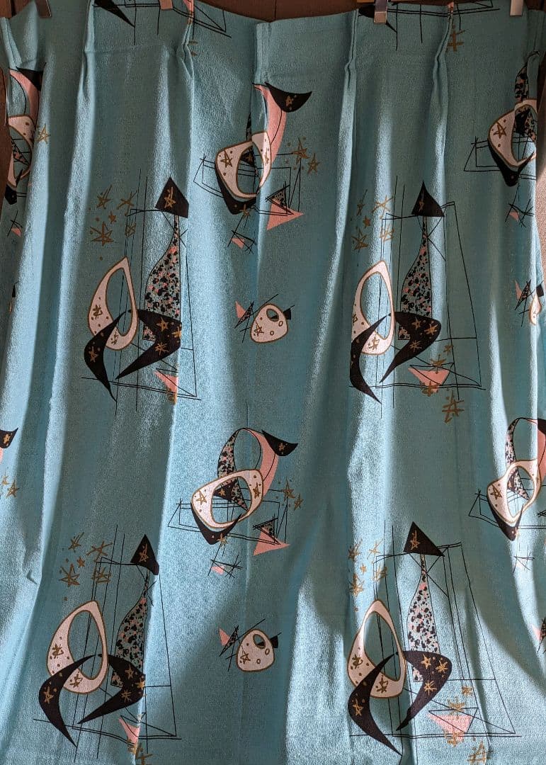 50,s柄 カーテン２枚　ブルーパレット　１４０