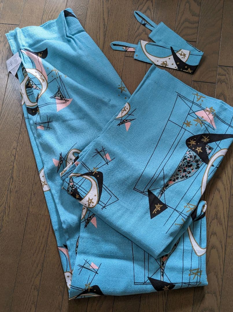 50,s柄 カーテン２枚　ブルーパレット　１４０