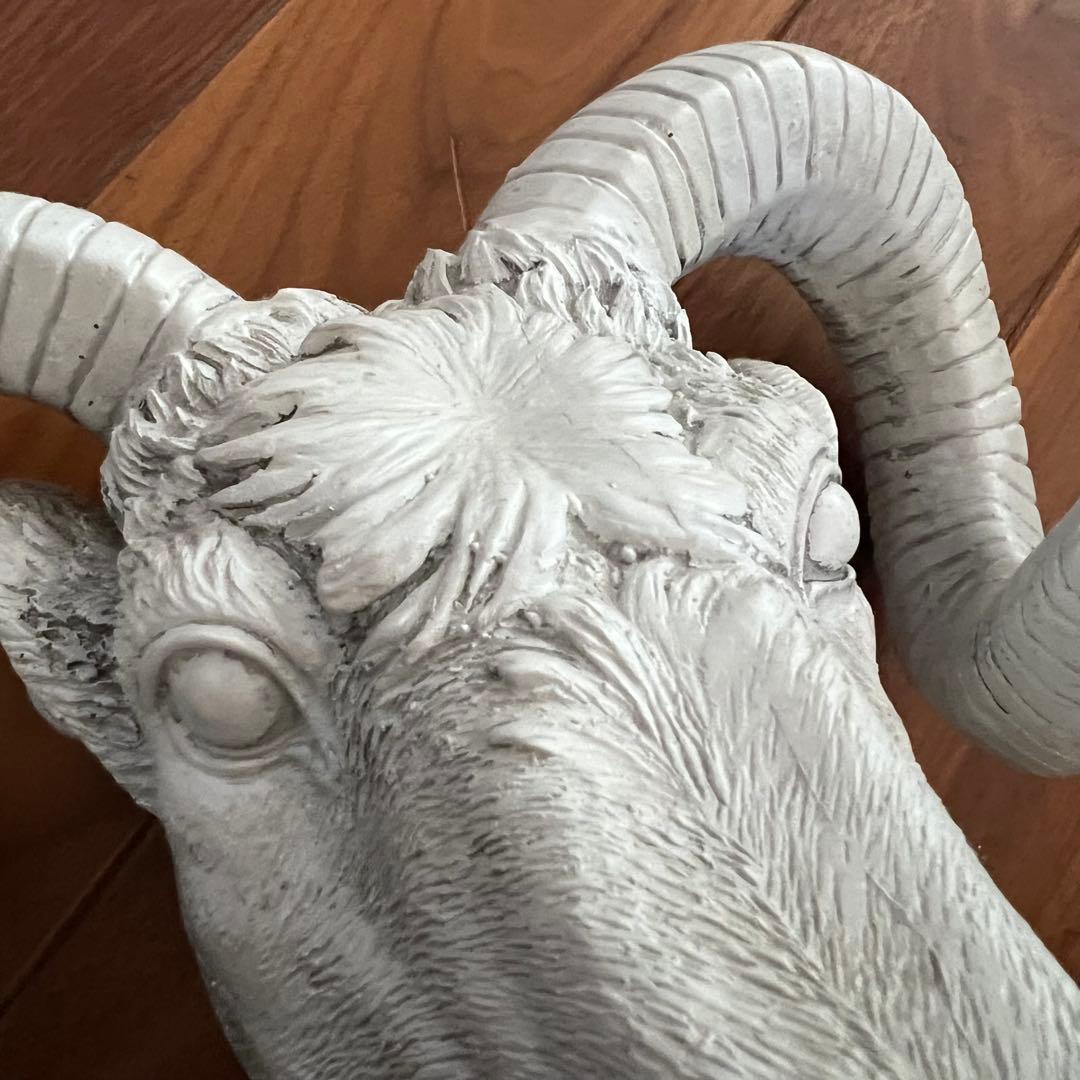 アンティーク調 羊の頭部の彫刻