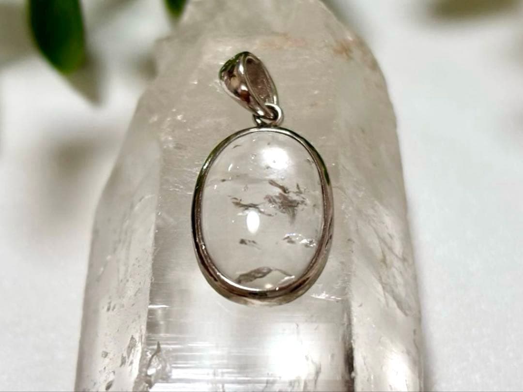 究極品質　オパール最高峰の希少価値　エメラルドグリーンハイアライトオパールのPT